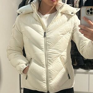 Authentic NWOT Moncler Women's White Puffer Jacket